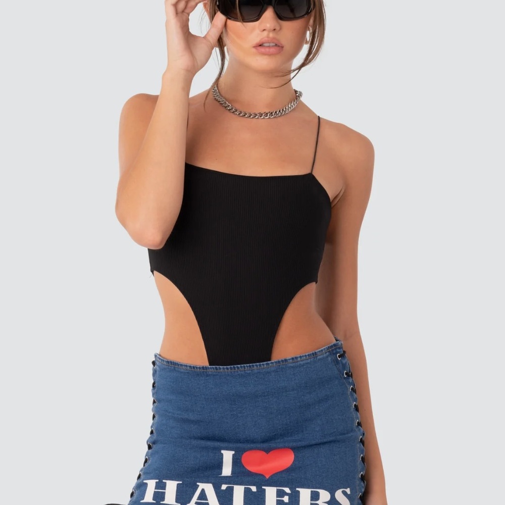 Edikted High Cut Camilla Ribbed Black Bodysuit